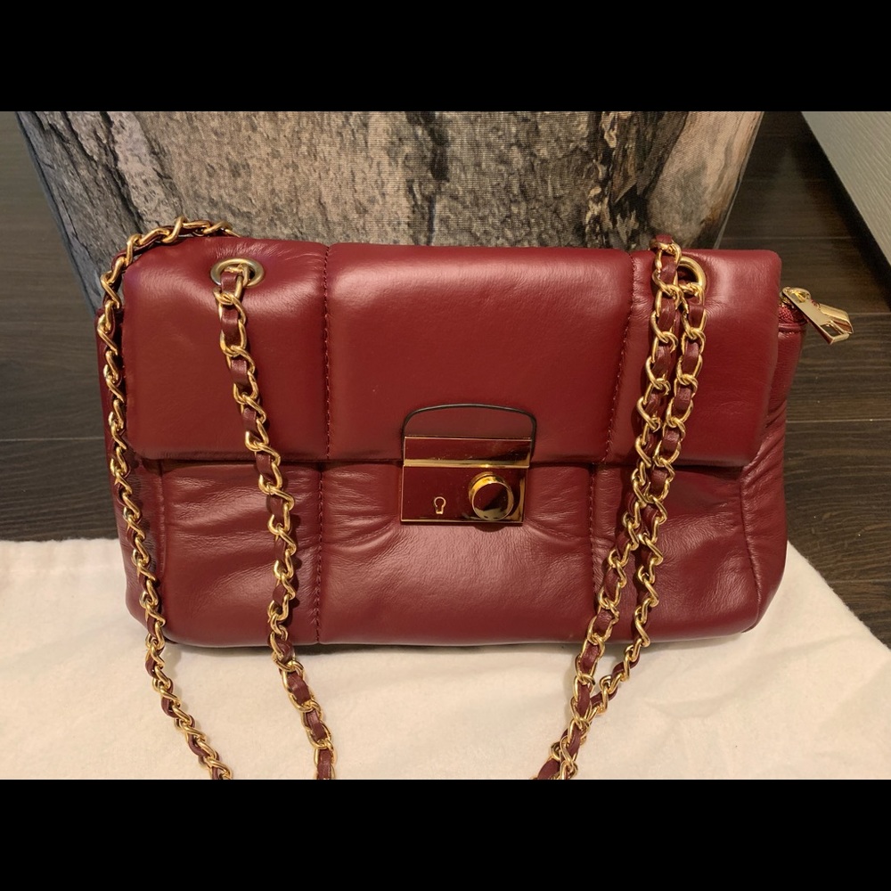 Faux leather burgundy quilting hand bag
